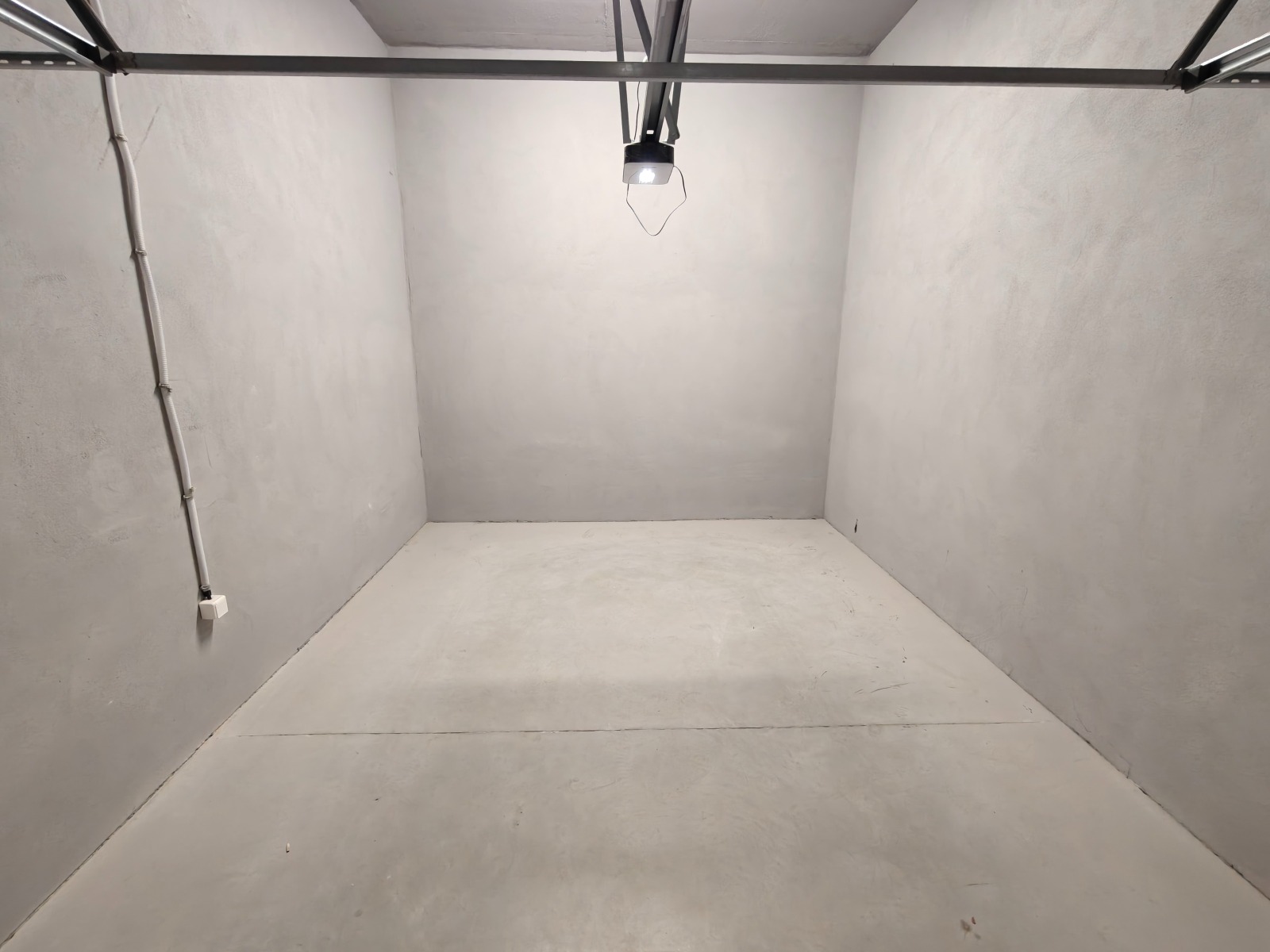 Дава под наем ГАРАЖ, ПАРКОМЯСТО, гр. София, Център, снимка 2 - Гаражи и паркоместа - 53808003