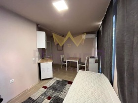 Studio Kolchozen pazar, Varna 1