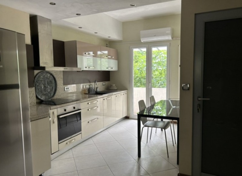 En renta  3+ dormitorios Sofia , Tsentar , 190 metros cuadrados | 98423618
