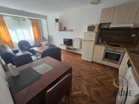 2 slaapkamers Lazur, Burgas 4