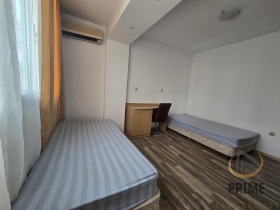 2 slaapkamers Lazur, Burgas 8