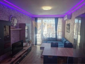 2 Schlafzimmer Pogrebi, Warna 1