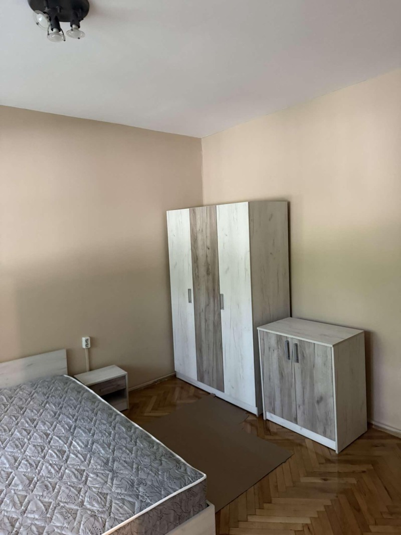 Издаје се  1 спаваћа соба Софија , Гео Милев , 70 м2 | 54398994