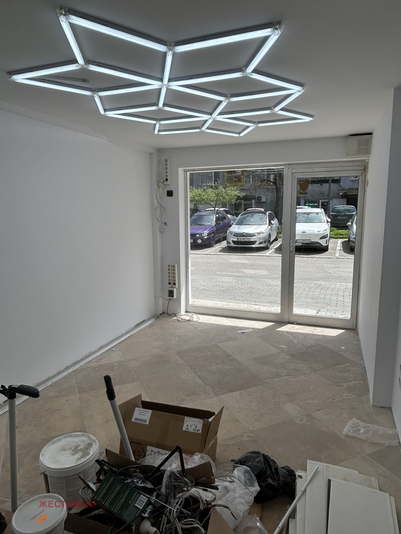 Дава под наем МАГАЗИН, гр. Варна, Център