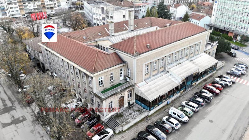 Дава под Наем САМОСТОЯТЕЛНА СГРАДА в град Русе, Център - 3400 кв.м / 27 200 € » 53 198.58 лв., РЕМАКС РИВЪР ЕСТЕЙТ