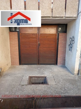 Garaj Idealen țentâr, Pleven