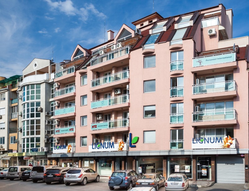 Дава под Наем ПАРКОМЯСТО в град Русе, Център - 20 кв.м / 140 € » 273.82 лв., СТРОЙТЕХНИКА МАНЕВ ЕООД