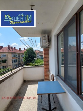 3-стаен град Велико Търново, Център 8