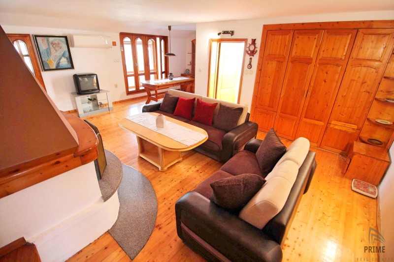For Rent  3+ bedroom Burgas , Vazrazhdane , 170 sq.m | 32478237