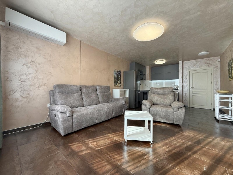 Te huur  3 slaapkamers Sofia , Borovo , 180 m² | 96123125