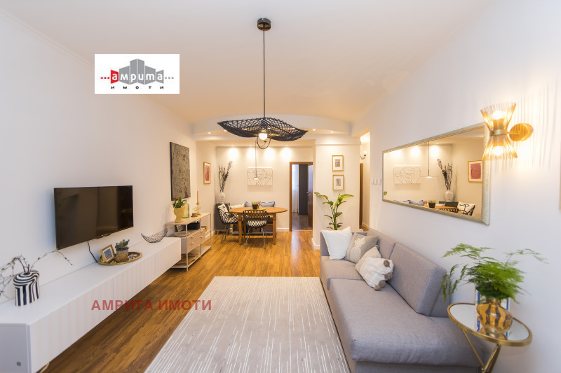 A louer  1 chambre Sofia , Iztok , 70 m² | 99496232