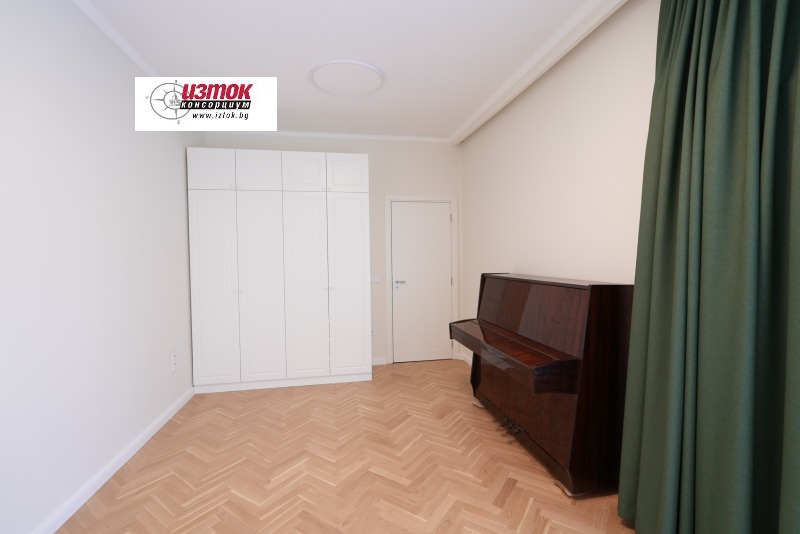 Издаје се  2 спаваће собе Софија , Обориште , 100 м2 | 57587133 - слика [15]