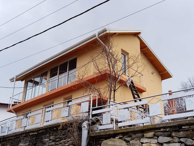 Дава под Наем КЪЩА в област Пловдив, с. Извор - 300 кв.м / 700 € » 1 369.08 лв., РИНЕКС РЕВОЛЮШЪН