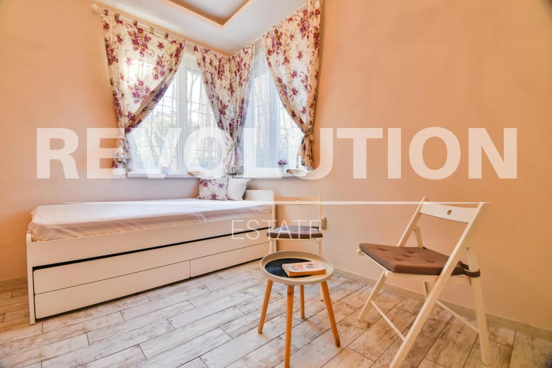 Издаје се  2 спаваће собе Софија , Центар , 70 м2 | 58834285 - слика [10]