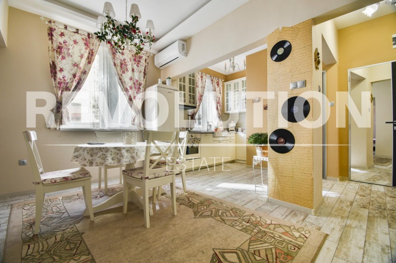 Издаје се  2 спаваће собе Софија , Центар , 70 м2 | 58834285 - слика [2]
