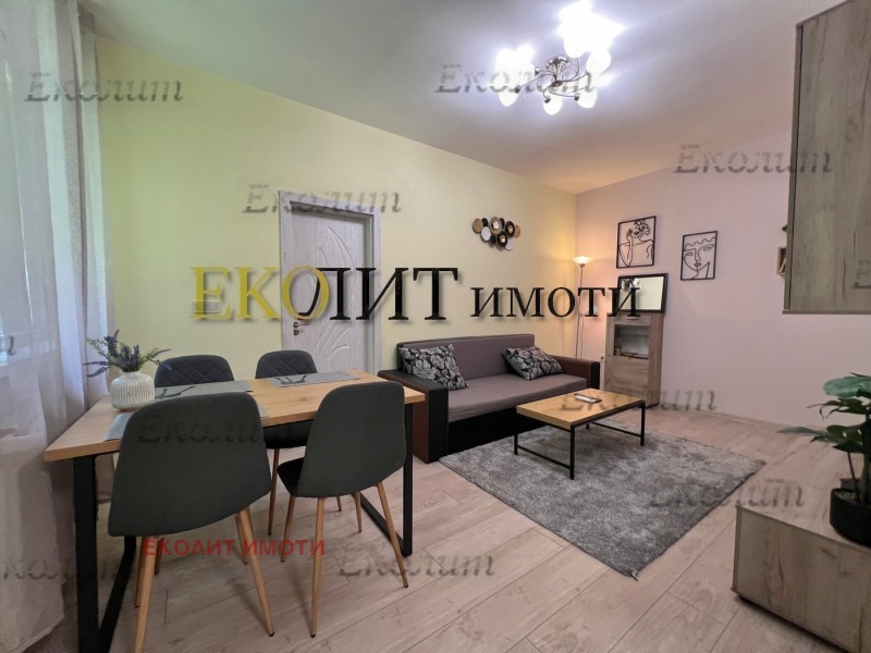 Издаје се  1 спаваћа соба Софија , Центар , 70 м2 | 33698779