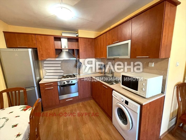 Дава под нем  2-стаен, град Бургас, Лазур •  435 EUR • ID 94191519 — holmes.bg - [1] 