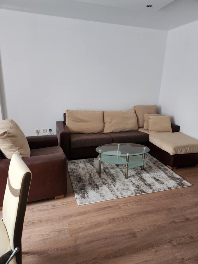 Издаје се  2 спаваће собе Софија , Обориште , 98 м2 | 53083317