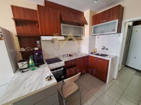 2 makuuhuonetta Tšajka, Varna