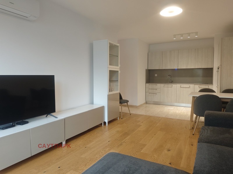Zu vermieten  1 Schlafzimmer Sofia , Zentar , 62 qm | 98067703