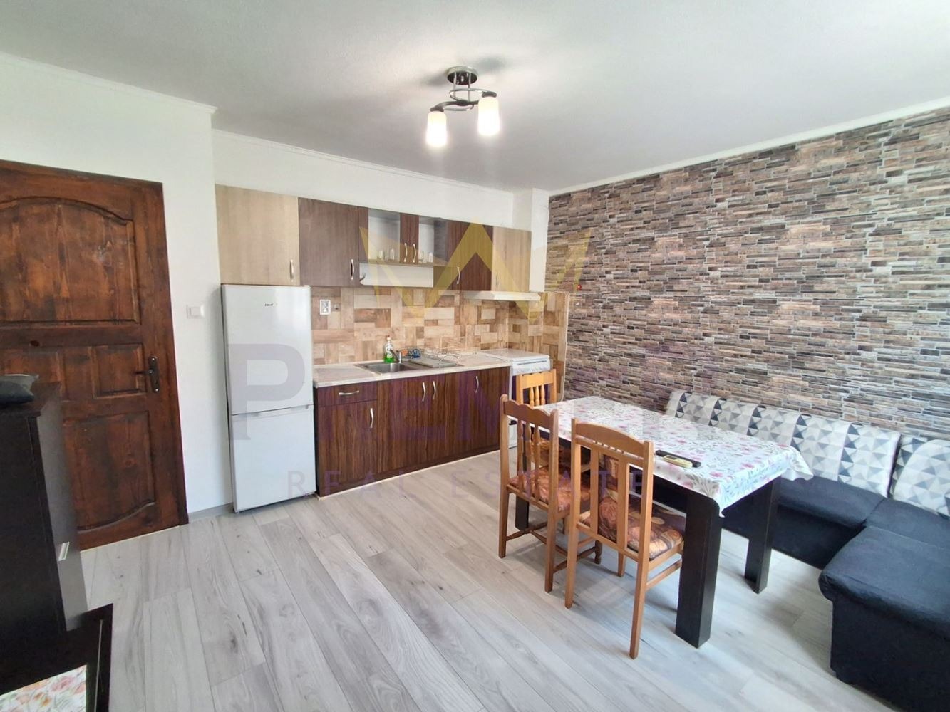 Дава под наем 2-СТАЕН, гр. Варна, Колхозен пазар