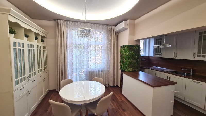 Дава под Наем 3-СТАЕН в град София, Център - 98 кв.м / 1 300 € » 2 542.58 лв., АСГАРД ПРОПЪРТИС