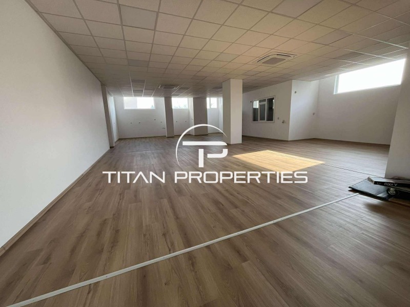 Дава под нем  Офис, град Варна, Възраждане 1 • 1 250 EUR • ID 52529756 — holmes.bg - [1] 