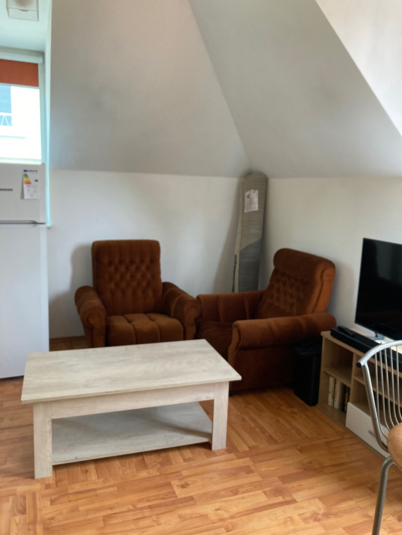 Kiadó  Stúdió Sofia , Javorov , 35 négyzetméter | 50561691