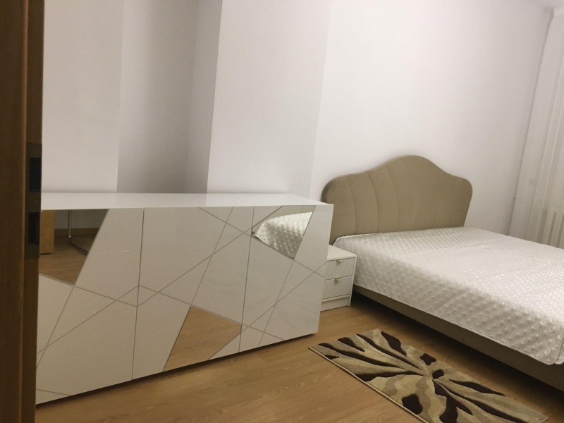 Дава под наем 3-СТАЕН, гр. София, Лозенец, снимка 7 - Апартаменти - 53451633