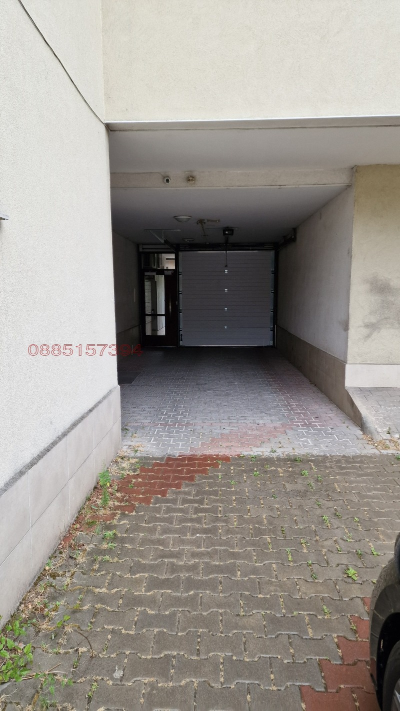 Дава под наем ГАРАЖ, ПАРКОМЯСТО, гр. София, Център, снимка 5 - Гаражи и паркоместа - 52827356