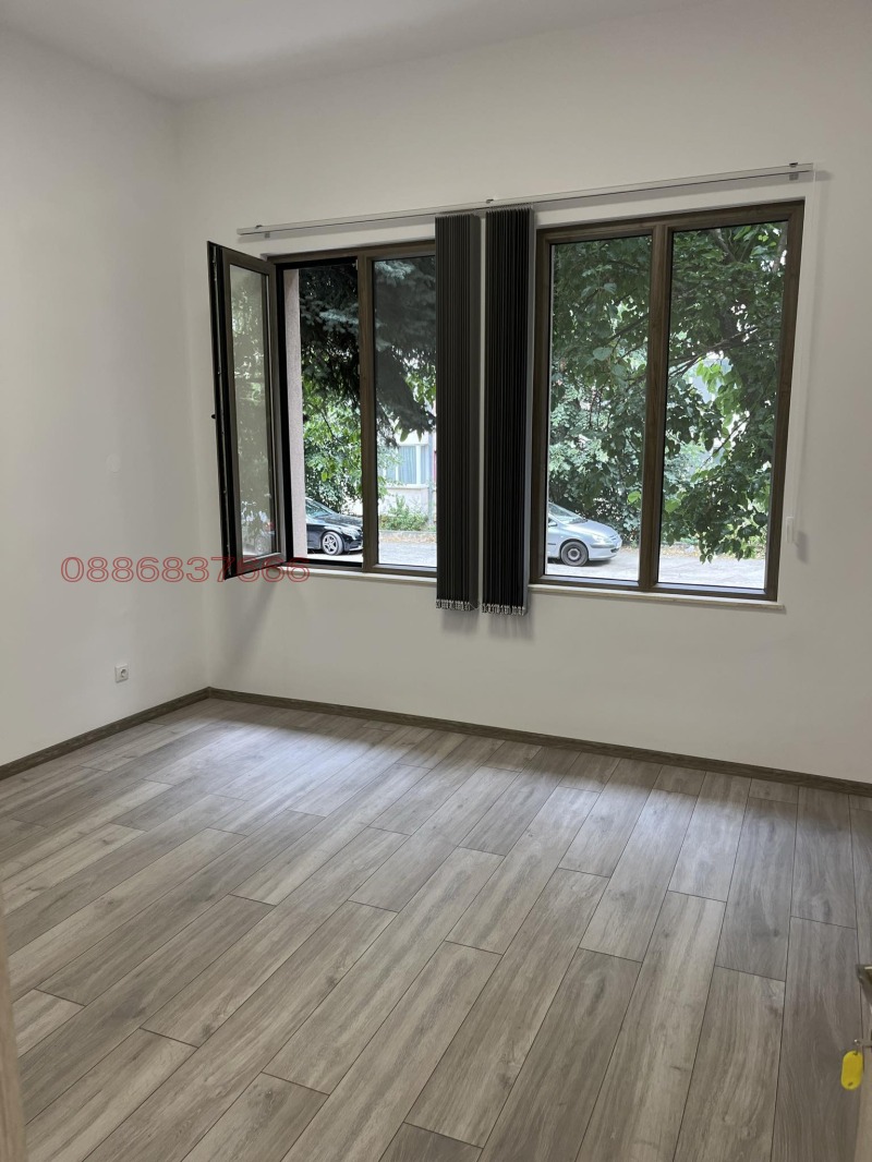 Дава под наем ОФИС, гр. Карлово, област Пловдив, снимка 7 - Офиси - 53199020