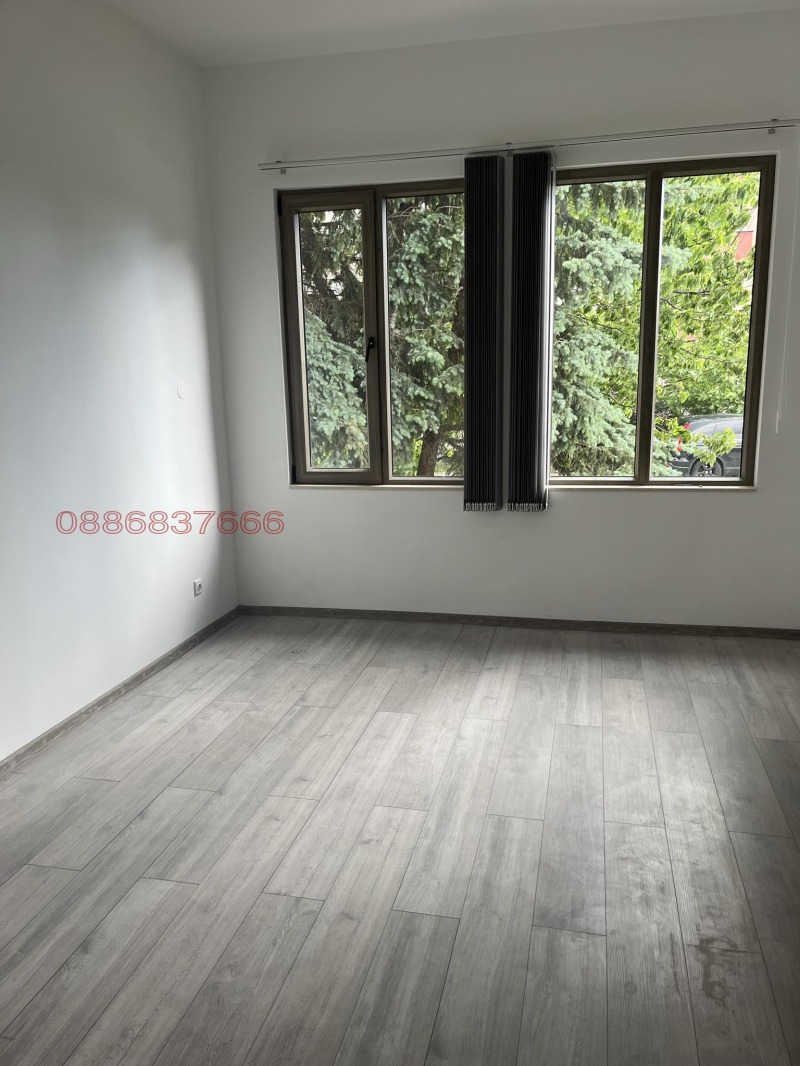 Дава под наем ОФИС, гр. Карлово, област Пловдив, снимка 2 - Офиси - 53199020