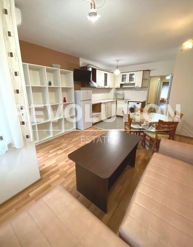Дава под нем  2-стаен, град Варна, Колхозен пазар •  450 EUR • ID 37281406 — holmes.bg - [1] 