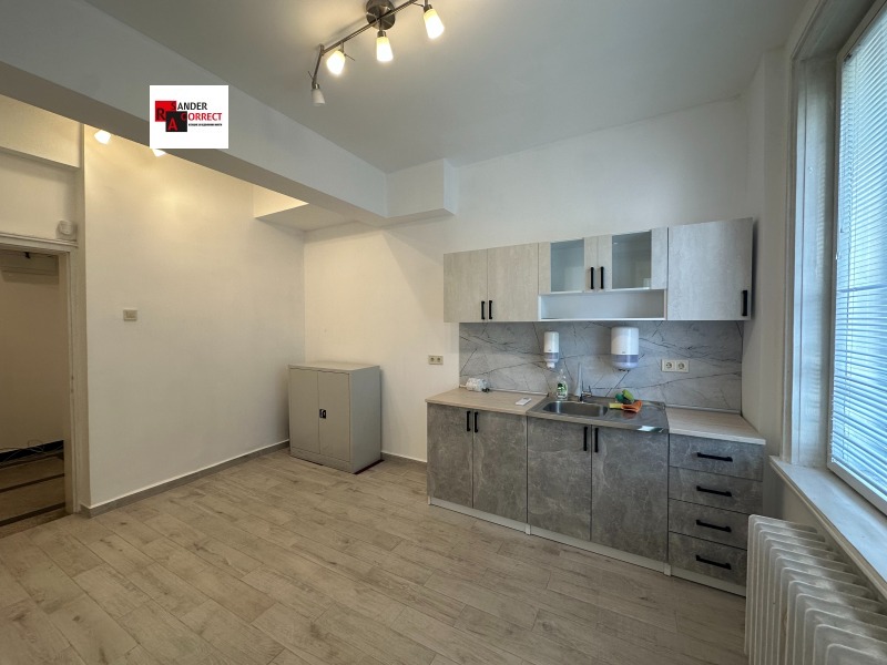 Te huur  Kantoor Sofia , Tsentar , 95 m² | 23378618 - afbeelding [4]