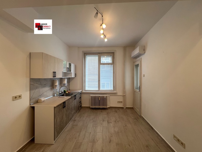 Te huur  Kantoor Sofia , Tsentar , 95 m² | 23378618 - afbeelding [16]