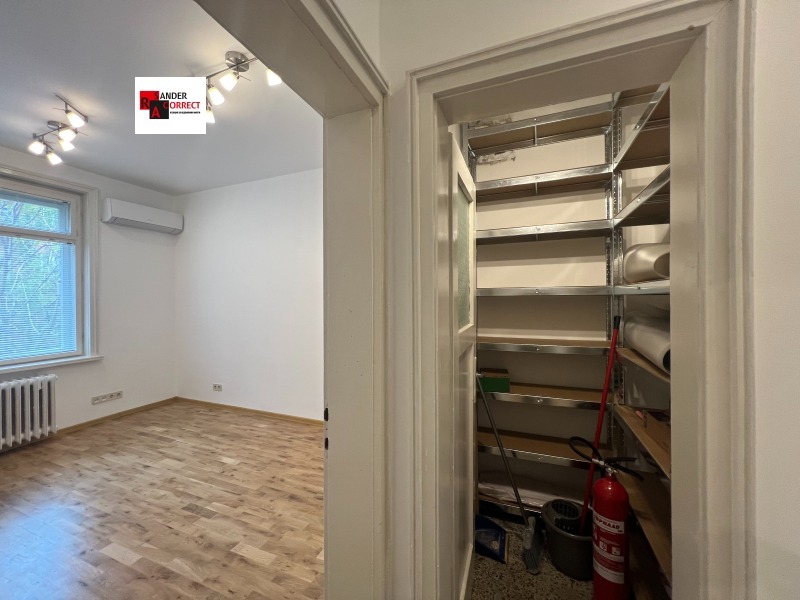 Te huur  Kantoor Sofia , Tsentar , 95 m² | 23378618 - afbeelding [14]