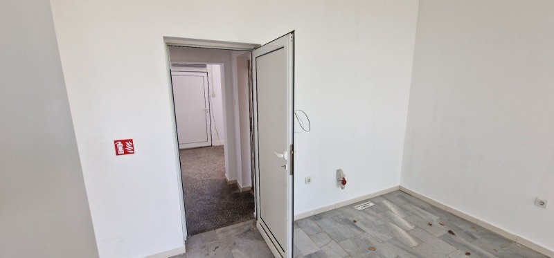 Дава под наем МАГАЗИН, гр. Радомир, област Перник, снимка 2 - Магазини - 52147675