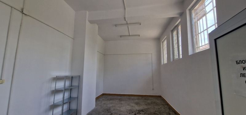 Дава под наем МАГАЗИН, гр. Радомир, област Перник, снимка 3 - Магазини - 52147675