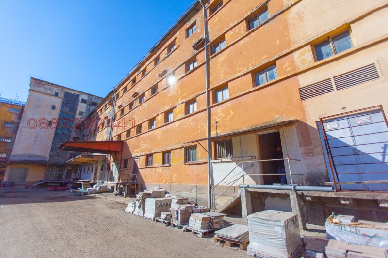 A louer  Stockage Sofia , Lyulin - tsentar , 4500 m² | 71890555