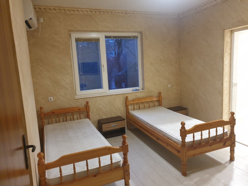 För uthyrning  Hus Golv region Plovdiv , Parvenec , 140 kvm | 97454876 - bild [5]