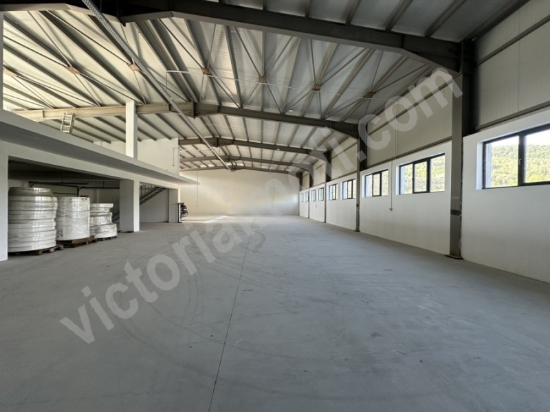 Дава под наем СКЛАД, гр. Велико Търново, Промишлена зона - Юг, снимка 2 - Складове - 53510059