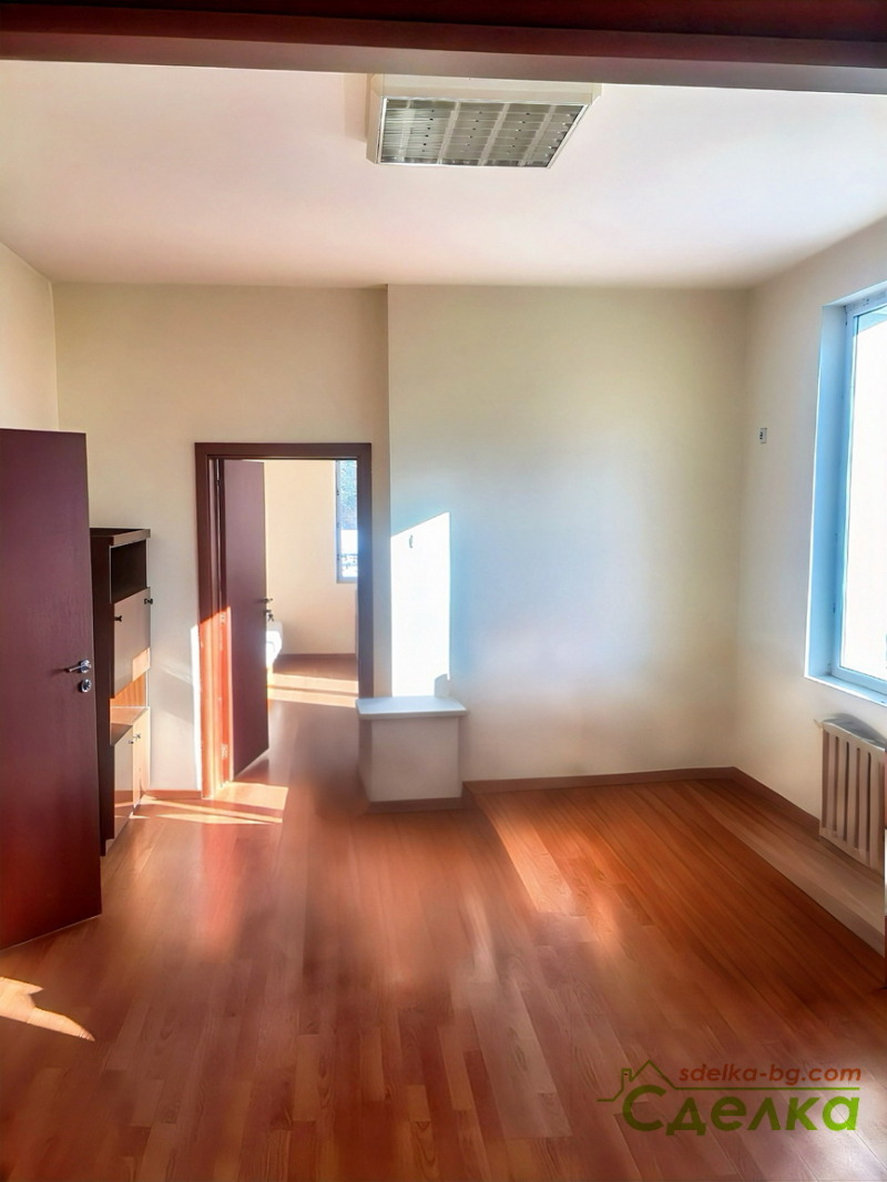 Дава под Наем ОФИС в град Габрово, Център - 94 кв.м / 350 € » 684.54 лв., СДЕЛКА