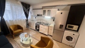1 chambre Kolhozen pazar, Varna