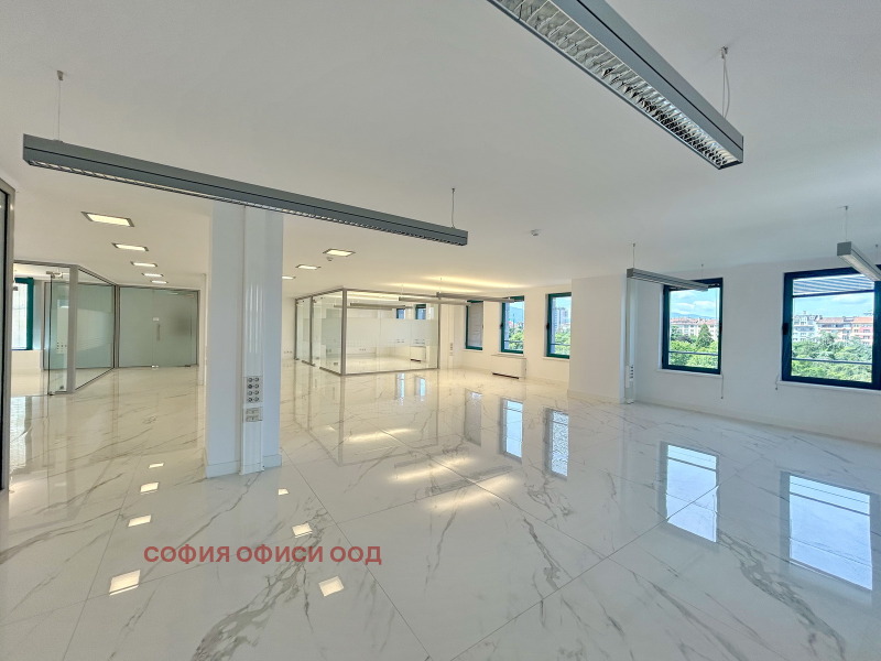 Издаје се  Канцеларија Софија , Центар , 300 м2 | 98133043