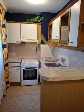 2 makuuhuonetta Tšataldža, Varna