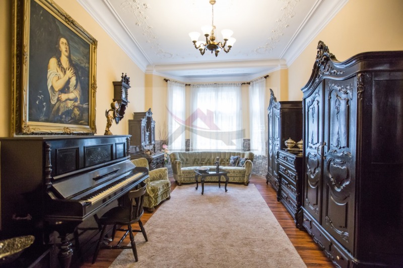 En renta  3+ dormitorios Varna , Tsentar , 250 metros cuadrados | 26313094