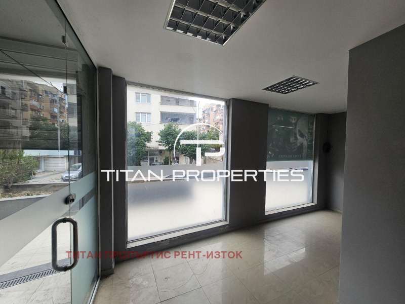 A louer  Boutique Bourgas , Meden roudnik - zona V , 22 m² | 44103592