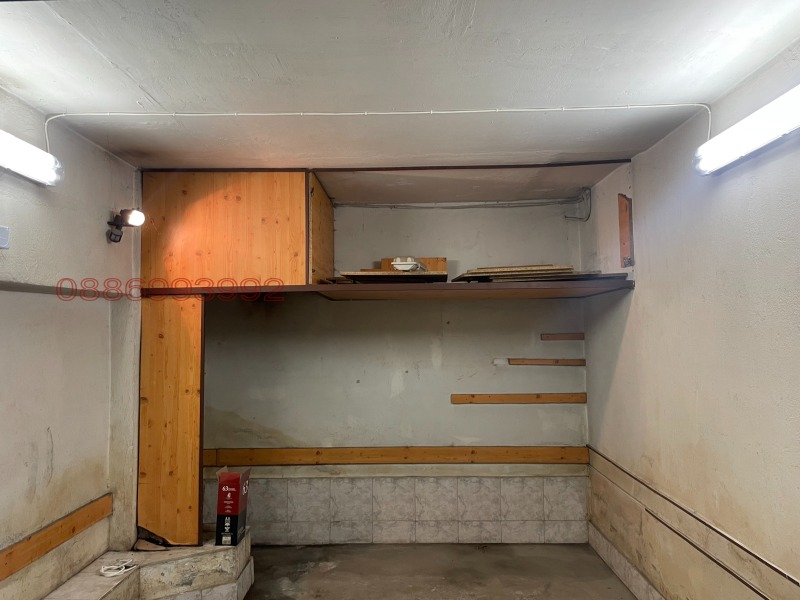 Дава под наем ГАРАЖ, ПАРКОМЯСТО, гр. София, Красно село, снимка 2 - Гаражи и паркоместа - 53485576