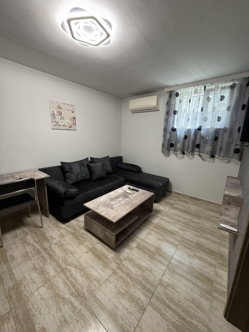 Дава под нем  2-стаен, град Пловдив, Център •  300 EUR • ID 74329710 — holmes.bg - [1] 