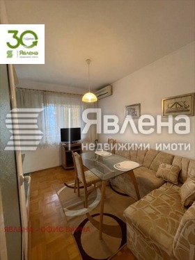 2 quartos VINS-Tcherven plochtchad, Varna